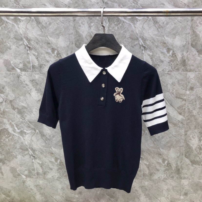 THOM BROWNE 汤姆布朗 TB🌺小熊针织女款针织短袖翻领T恤 \n码数：0-2 颜色：白、藏青\