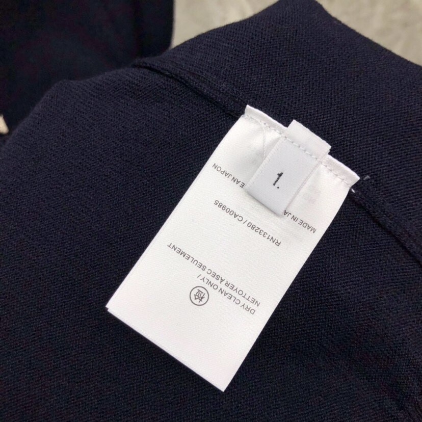 THOM BROWNE 汤姆布朗 TB🌺小熊针织女款针织短袖翻领T恤 \n码数：0-2 颜色：白、藏青\