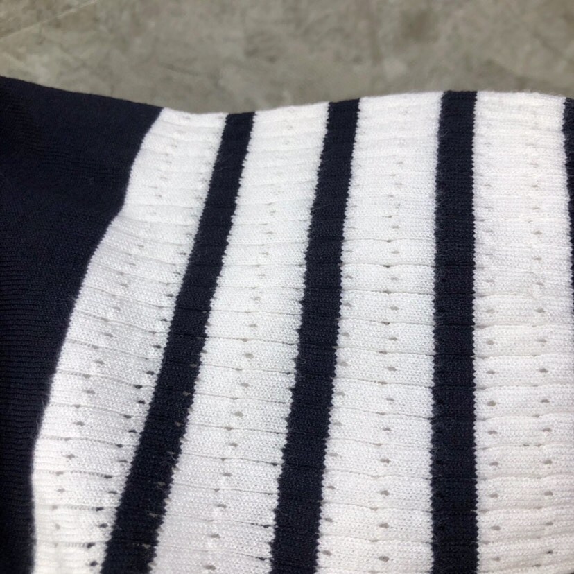 THOM BROWNE 汤姆布朗 TB🌺小熊针织女款针织短袖翻领T恤 \n码数：0-2 颜色：白、藏青\