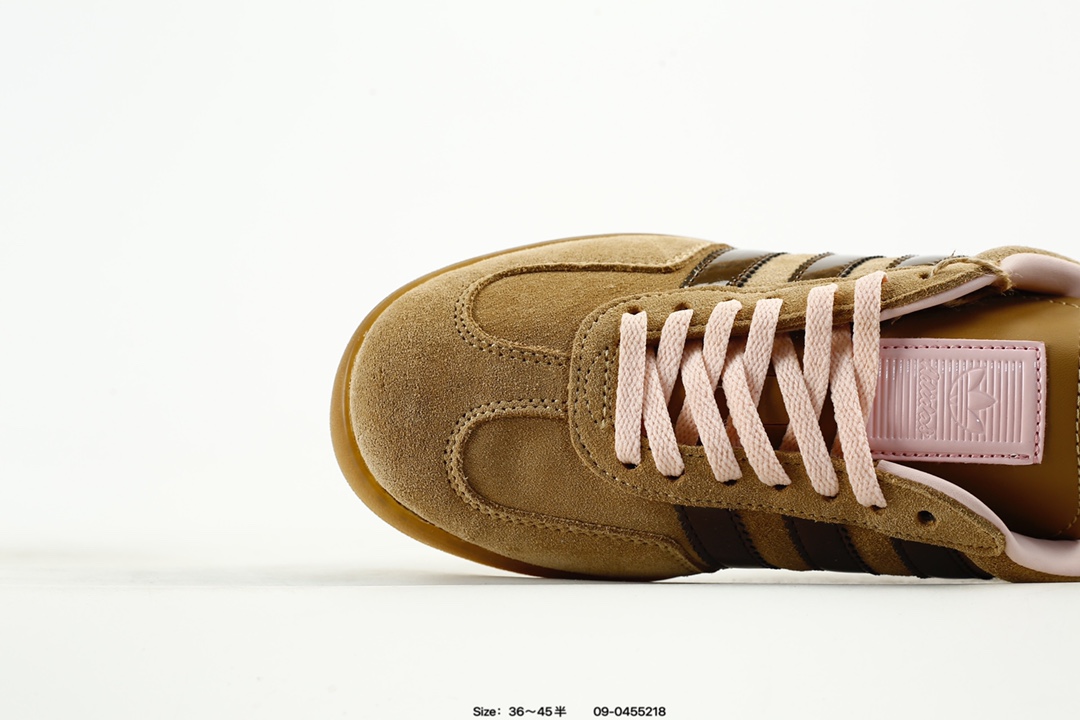 💰90
公司级✅adidas Originals Gazelle Indoor 三叶草休闲防滑耐磨低帮板鞋
鞋头出色设计 塑就出众贴合感
稳固的后跟贴合足部曲线设计
软弹舒适 不易磨脚
橡胶鞋底配合防滑纹路设计 平稳抓地
官方货号:JI3523
尺码:35.5 36 36.5 37 38 38.5 39.5 40 49.5 41 42 42.5 43 44 45
编码:09-0455218