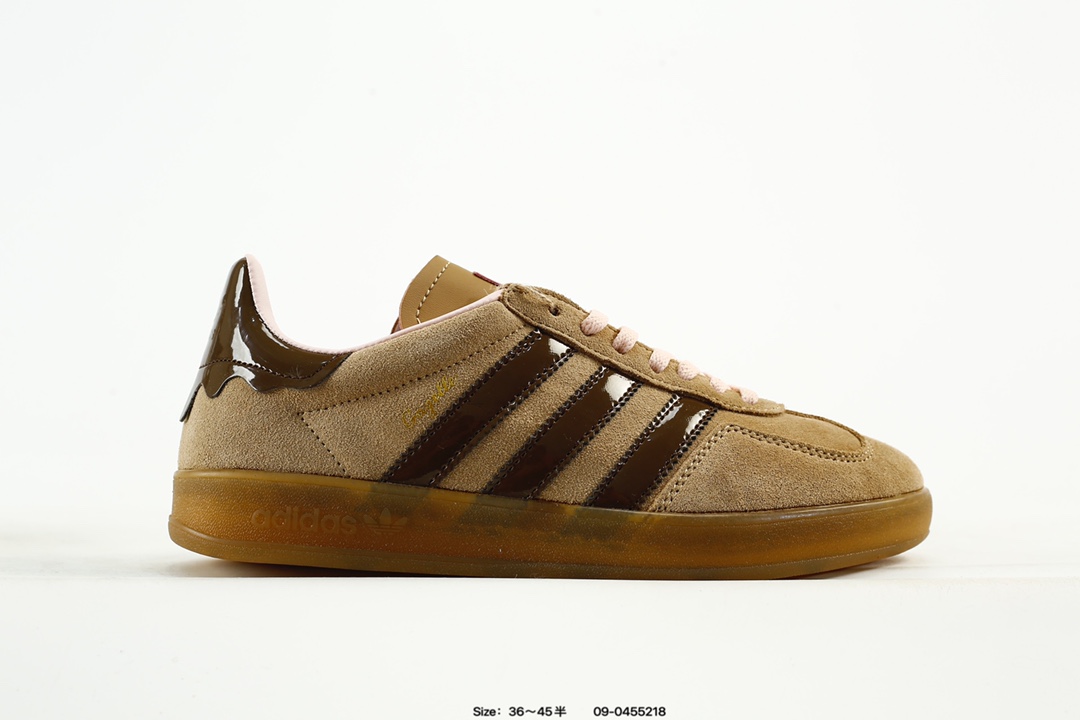 💰90
公司级✅adidas Originals Gazelle Indoor 三叶草休闲防滑耐磨低帮板鞋
鞋头出色设计 塑就出众贴合感
稳固的后跟贴合足部曲线设计
软弹舒适 不易磨脚
橡胶鞋底配合防滑纹路设计 平稳抓地
官方货号:JI3523
尺码:35.5 36 36.5 37 38 38.5 39.5 40 49.5 41 42 42.5 43 44 45
编码:09-0455218