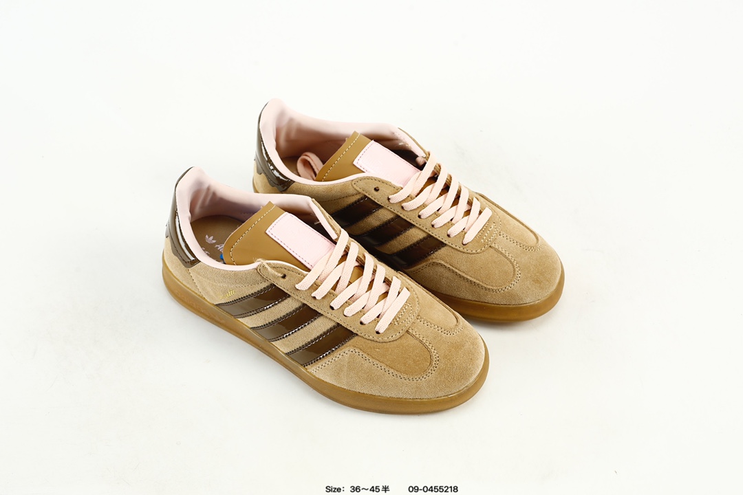 💰90
公司级✅adidas Originals Gazelle Indoor 三叶草休闲防滑耐磨低帮板鞋
鞋头出色设计 塑就出众贴合感
稳固的后跟贴合足部曲线设计
软弹舒适 不易磨脚
橡胶鞋底配合防滑纹路设计 平稳抓地
官方货号:JI3523
尺码:35.5 36 36.5 37 38 38.5 39.5 40 49.5 41 42 42.5 43 44 45
编码:09-0455218
