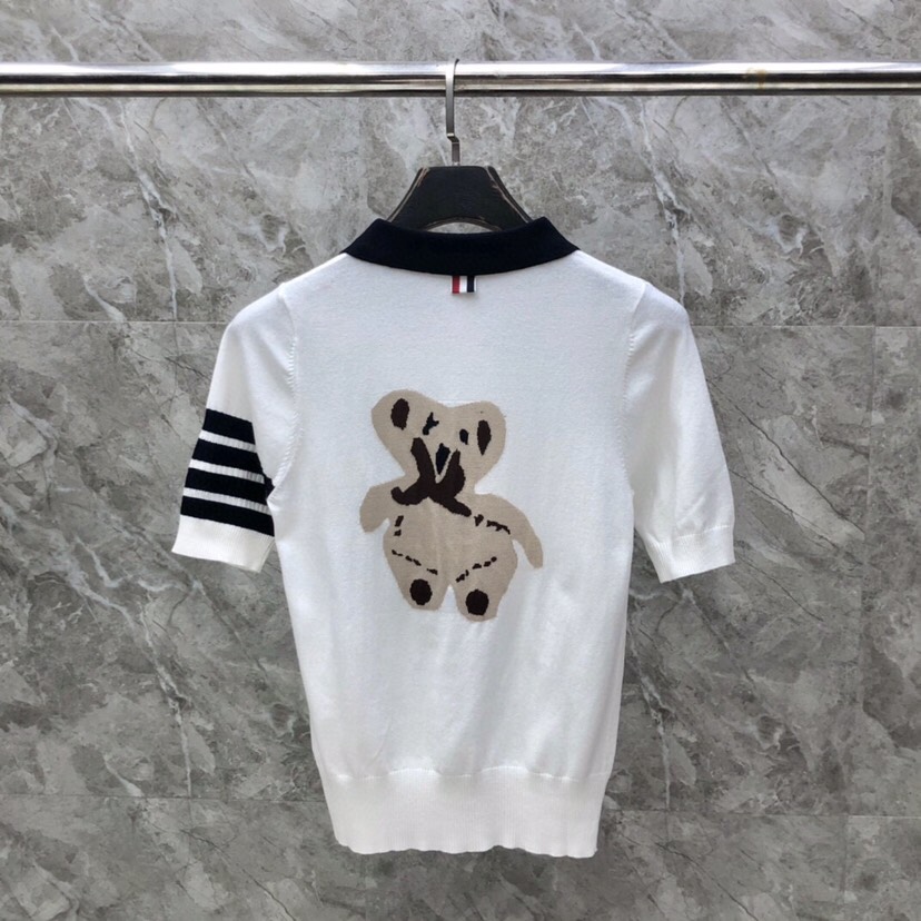 THOM BROWNE 汤姆布朗 TB🌺小熊针织女款针织短袖翻领T恤 \n码数：0-2 颜色：白、藏青\