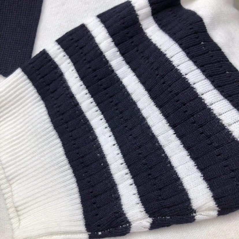 THOM BROWNE 汤姆布朗 TB🌺小熊针织女款针织短袖翻领T恤 \n码数：0-2 颜色：白、藏青\