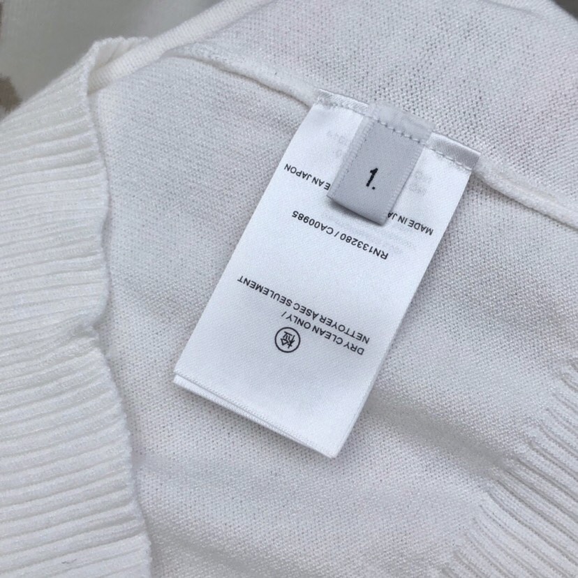 THOM BROWNE 汤姆布朗 TB🌺小熊针织女款针织短袖翻领T恤 \n码数：0-2 颜色：白、藏青\