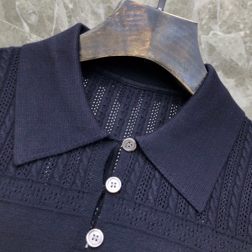 THOM BROWNE 汤姆布朗 TB🌺翻领提花小狗短袖针织翻领T恤 \n码数：0-2 颜色：白、灰、藏