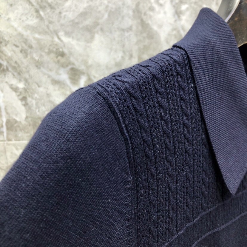 THOM BROWNE 汤姆布朗 TB🌺翻领提花小狗短袖针织翻领T恤 \n码数：0-2 颜色：白、灰、藏