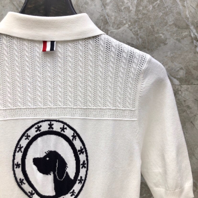 THOM BROWNE 汤姆布朗 TB🌺翻领提花小狗短袖针织翻领T恤 \n码数：0-2 颜色：白、灰、藏