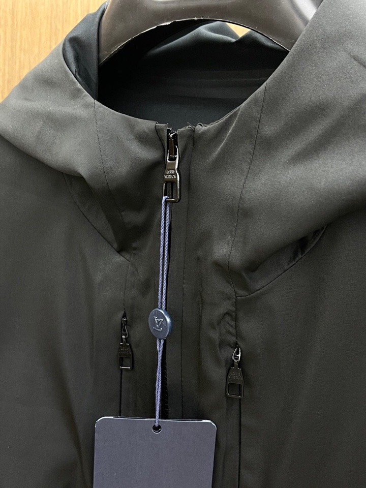 Louis Vuitton 路易威登LV 驴牌 2025ss新品 无里压胶设计防风防水工艺专业户外休闲夹