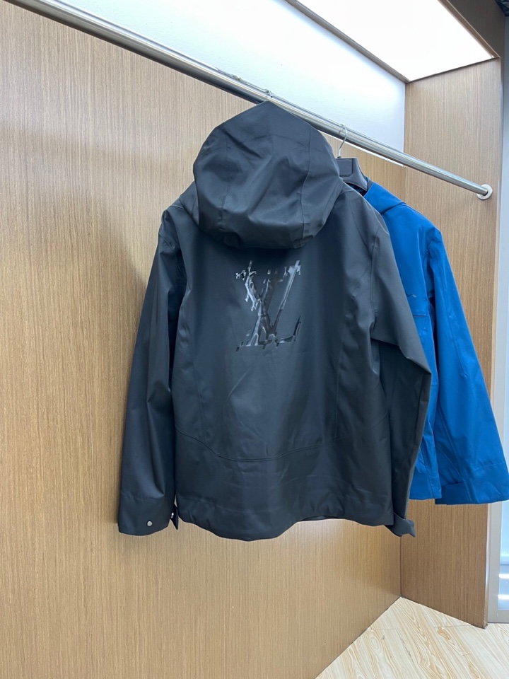 Louis Vuitton 路易威登LV 驴牌 2025ss新品 无里压胶设计防风防水工艺专业户外休闲夹