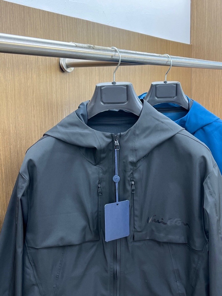 Louis Vuitton 路易威登LV 驴牌 2025ss新品 无里压胶设计防风防水工艺专业户外休闲夹