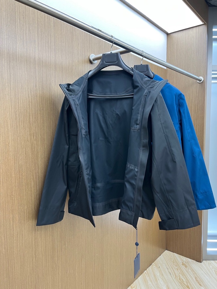 Louis Vuitton 路易威登LV 驴牌 2025ss新品 无里压胶设计防风防水工艺专业户外休闲夹