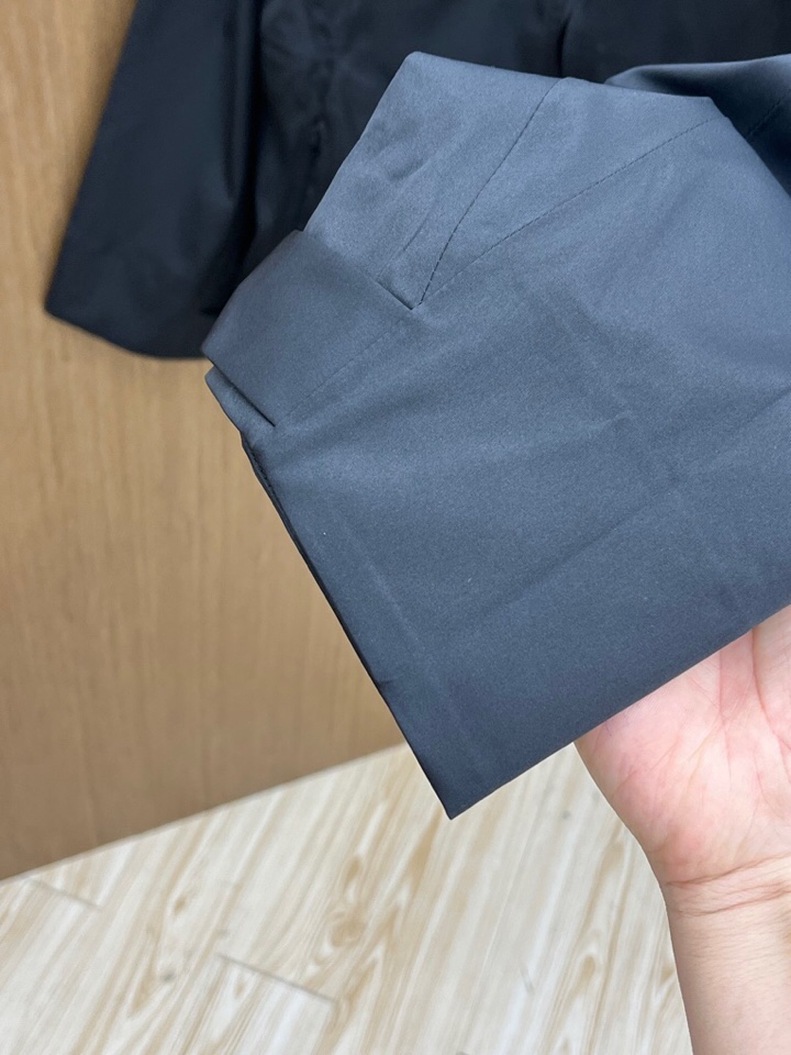 Louis Vuitton 路易威登LV 驴牌 2025ss新品 无里压胶设计防风防水工艺专业户外休闲夹