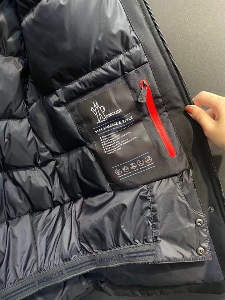 Moncler 蒙口秋冬爆款羽绒服🏈90白鸭绒顶级轻奢羽绒服！经典工艺羽绒服舒适顶级品质羽绒服！💋尺码：