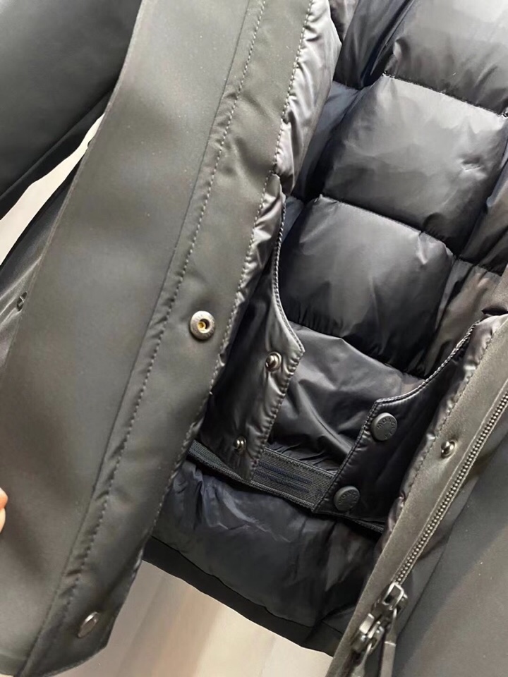 Moncler 蒙口秋冬爆款羽绒服🏈90白鸭绒顶级轻奢羽绒服！经典工艺羽绒服舒适顶级品质羽绒服！💋尺码：