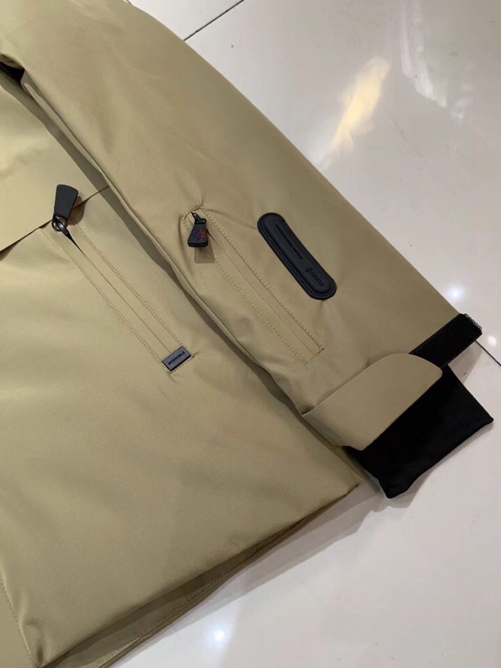 Moncler 蒙口秋冬爆款羽绒服🏈90白鸭绒顶级轻奢羽绒服！经典工艺羽绒服舒适顶级品质羽绒服！💋尺码：