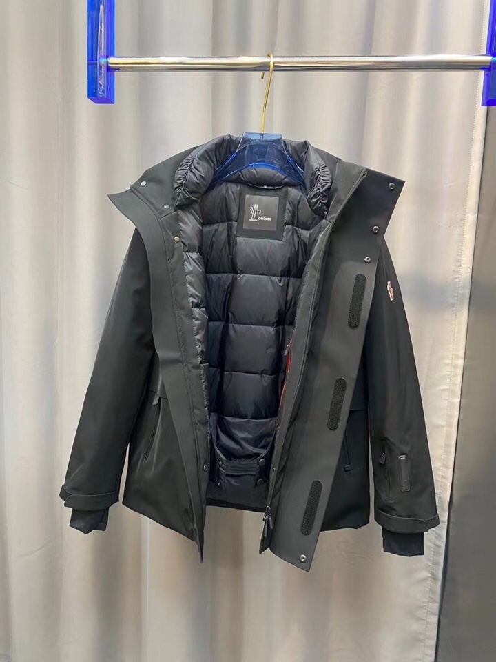 Moncler 蒙口秋冬爆款羽绒服🏈90白鸭绒顶级轻奢羽绒服！经典工艺羽绒服舒适顶级品质羽绒服！💋尺码：