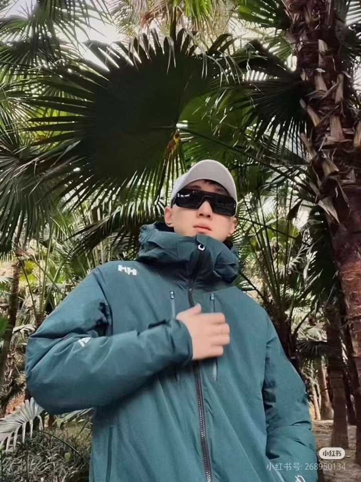 hellyhansen海丽汉森 HH 户外登山防寒防风连帽羽绒服\n搭载专业防泼水面料得北欧品牌 设计线