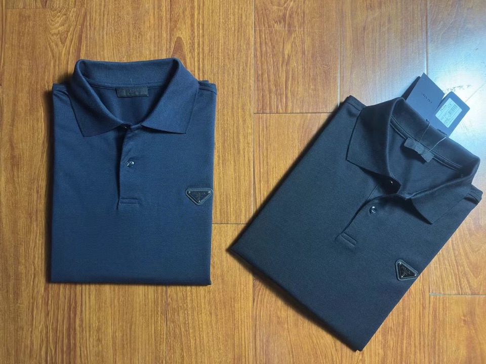 Prada 普拉达经典三角标翻领长袖T恤POLO衫，210克丝光棉质面料，黑色，深宝兰两个色，品质优良，