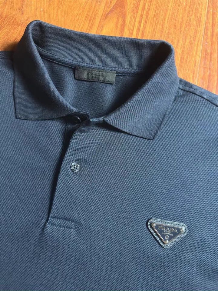 Prada 普拉达经典三角标翻领长袖T恤POLO衫，210克丝光棉质面料，黑色，深宝兰两个色，品质优良，