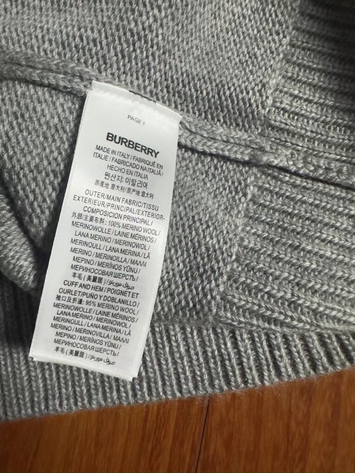 Burberry 巴宝莉战马提花粗针圆领毛衣羊毛衫，男女同款情侣款，羊毛含量80%，手感柔软，质地细腻，