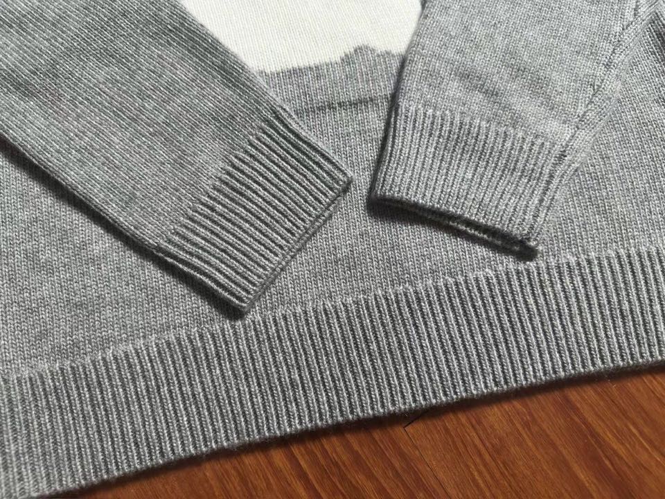 Burberry 巴宝莉战马提花粗针圆领毛衣羊毛衫，男女同款情侣款，羊毛含量80%，手感柔软，质地细腻，