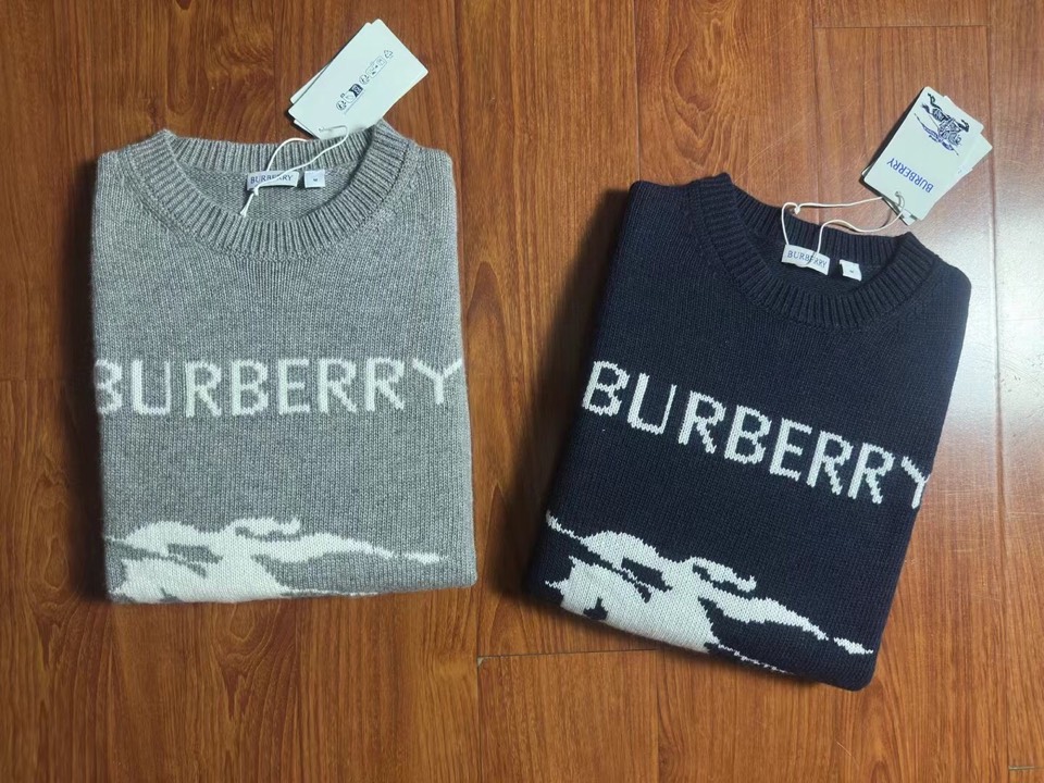 Burberry 巴宝莉战马提花粗针圆领毛衣羊毛衫，男女同款情侣款，羊毛含量80%，手感柔软，质地细腻，