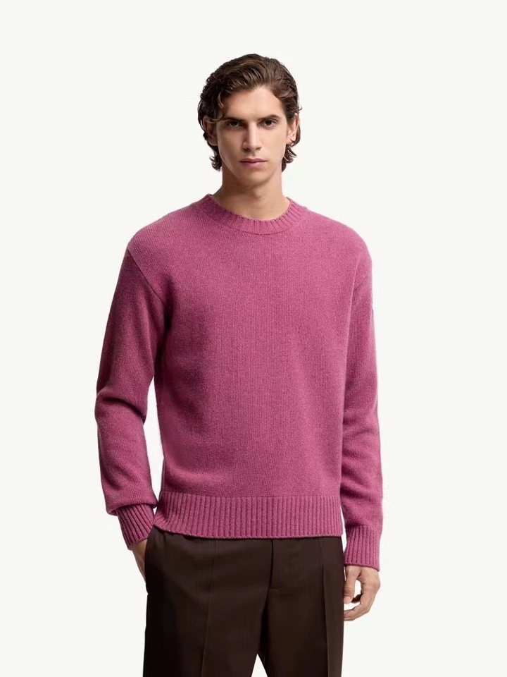 Moncler 蒙口新款粗针圆领毛衣，男女同款情侣款，80%羊毛含量，袖标双层牛皮设计，衣服柔软保暖，简