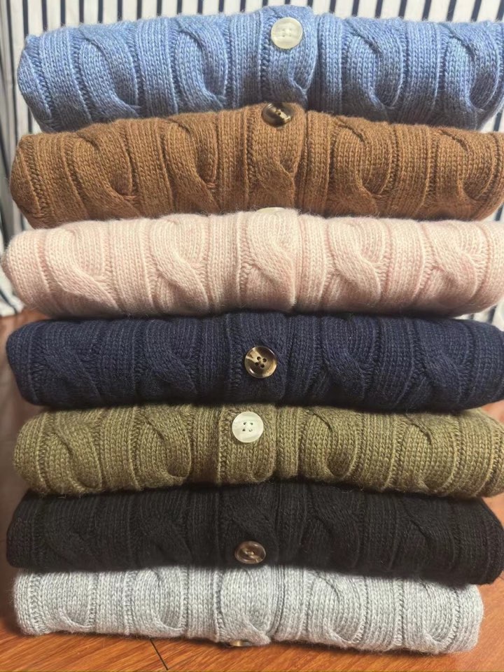 RL拉夫劳伦🌺女款麻花羊毛开衫，爆款毛衣，80%羊毛含量，柔软保暖，共七个颜色，S ML三个码，合身版型