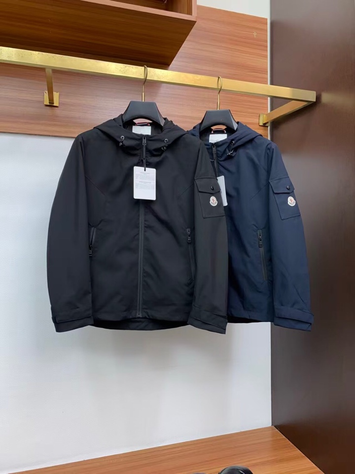 Moncler 蒙口2025新品时尚休闲夹克外套，进口原版科技面料，上身舒适透气，百搭不挑人，时尚都市成