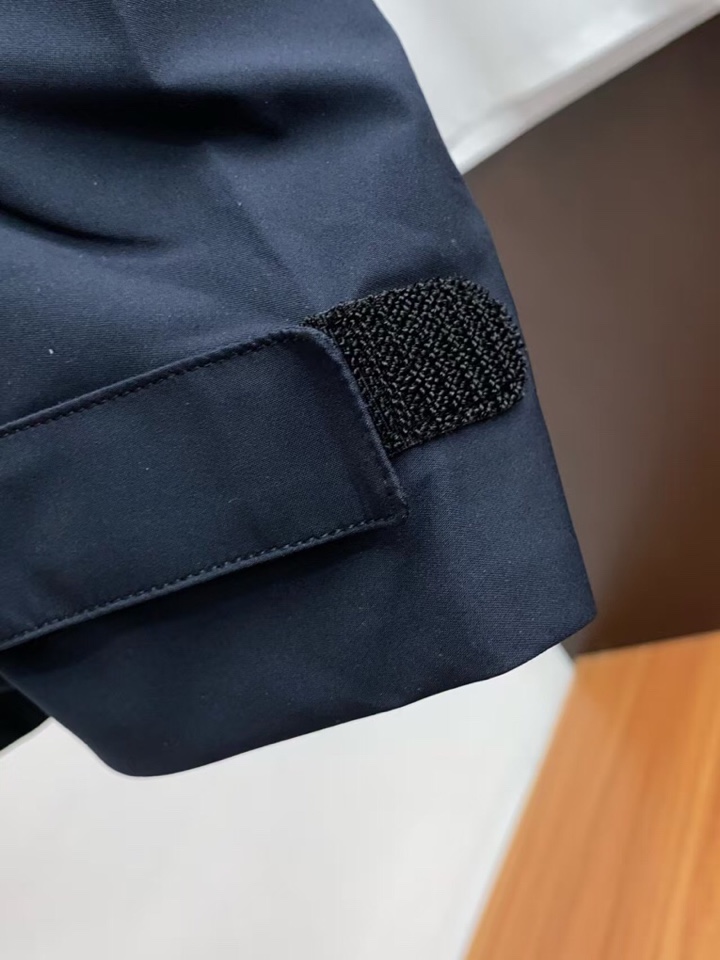 Moncler 蒙口2025新品时尚休闲夹克外套，进口原版科技面料，上身舒适透气，百搭不挑人，时尚都市成