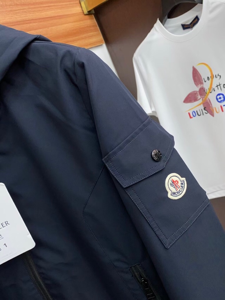 Moncler 蒙口2025新品时尚休闲夹克外套，进口原版科技面料，上身舒适透气，百搭不挑人，时尚都市成