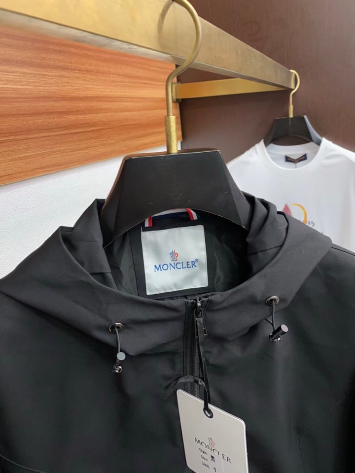 Moncler 蒙口2025新品时尚休闲夹克外套，进口原版科技面料，上身舒适透气，百搭不挑人，时尚都市成