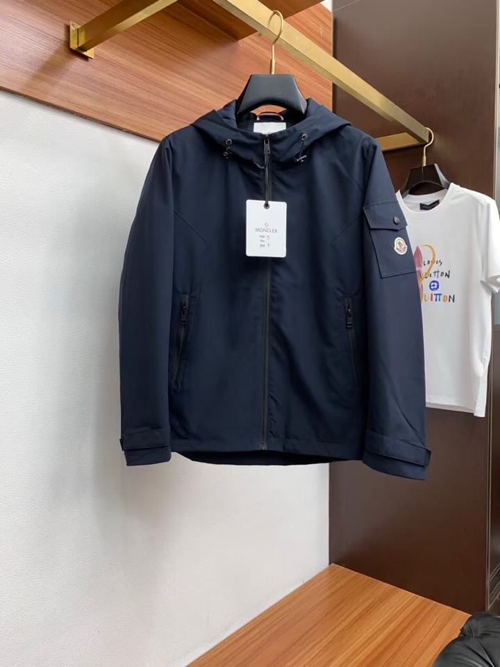 Moncler 蒙口2025新品时尚休闲夹克外套，进口原版科技面料，上身舒适透气，百搭不挑人，时尚都市成