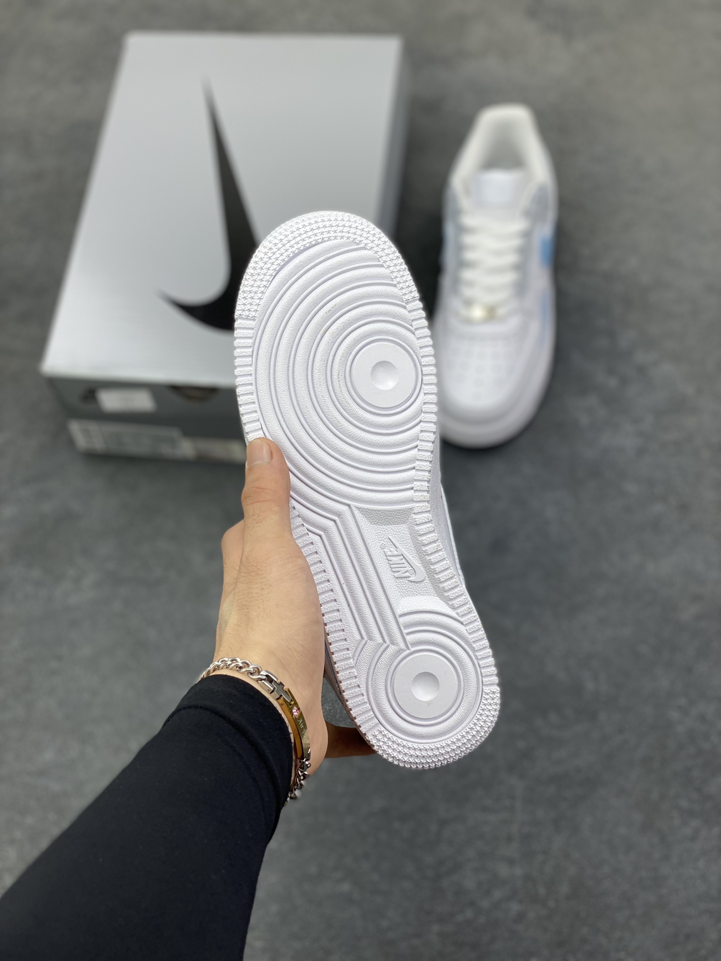图片[5]-【定制球鞋】纯手工绘画Nike Air Force 1 空军一号 手绘 蝴蝶梦境 防滑耐磨 低帮 板鞋 男女同款 白黑色折边针车 工艺难度大 原楦头原纸板 原装鞋盒 定制五金配件 内置全掌气垫 原厂鞋底 货号：CW2288-111 尺码：36 36.5 37.5 38 38.5 39 40 405. 41 42 42.5 43 44 44.5 45-选品中心
