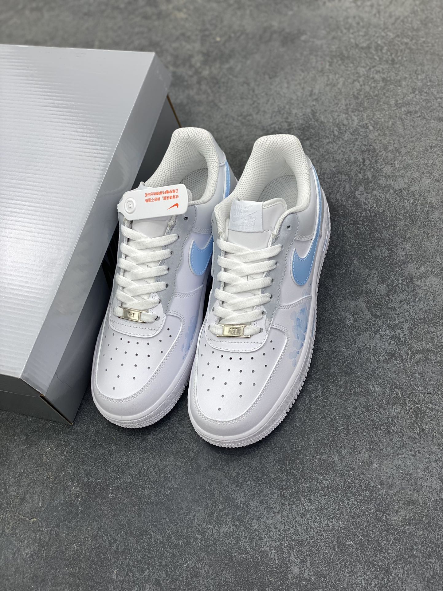 图片[8]-【定制球鞋】纯手工绘画Nike Air Force 1 空军一号 手绘 蝴蝶梦境 防滑耐磨 低帮 板鞋 男女同款 白黑色折边针车 工艺难度大 原楦头原纸板 原装鞋盒 定制五金配件 内置全掌气垫 原厂鞋底 货号：CW2288-111 尺码：36 36.5 37.5 38 38.5 39 40 405. 41 42 42.5 43 44 44.5 45-选品中心