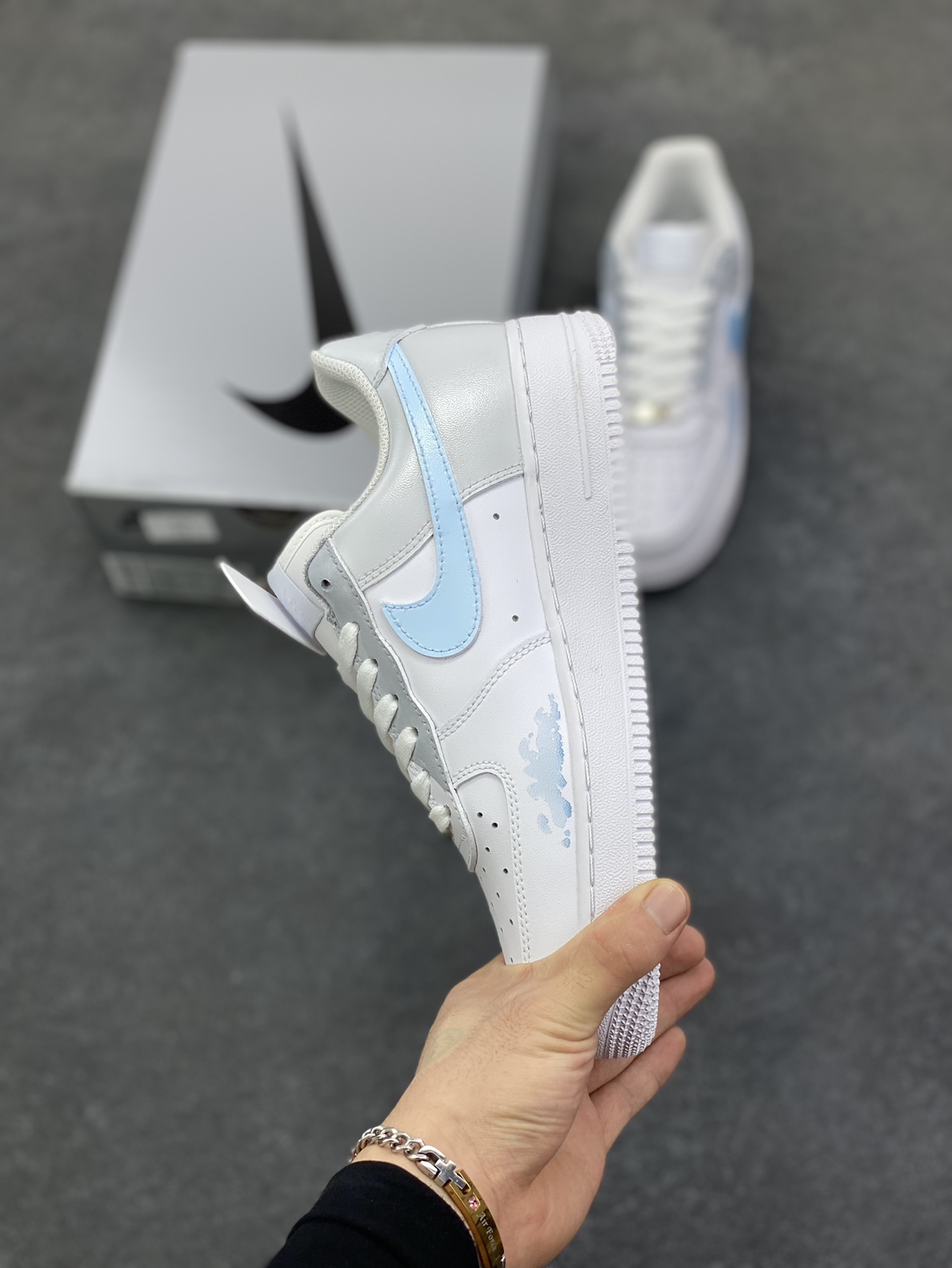 图片[3]-【定制球鞋】纯手工绘画Nike Air Force 1 空军一号 手绘 蝴蝶梦境 防滑耐磨 低帮 板鞋 男女同款 白黑色折边针车 工艺难度大 原楦头原纸板 原装鞋盒 定制五金配件 内置全掌气垫 原厂鞋底 货号：CW2288-111 尺码：36 36.5 37.5 38 38.5 39 40 405. 41 42 42.5 43 44 44.5 45-选品中心