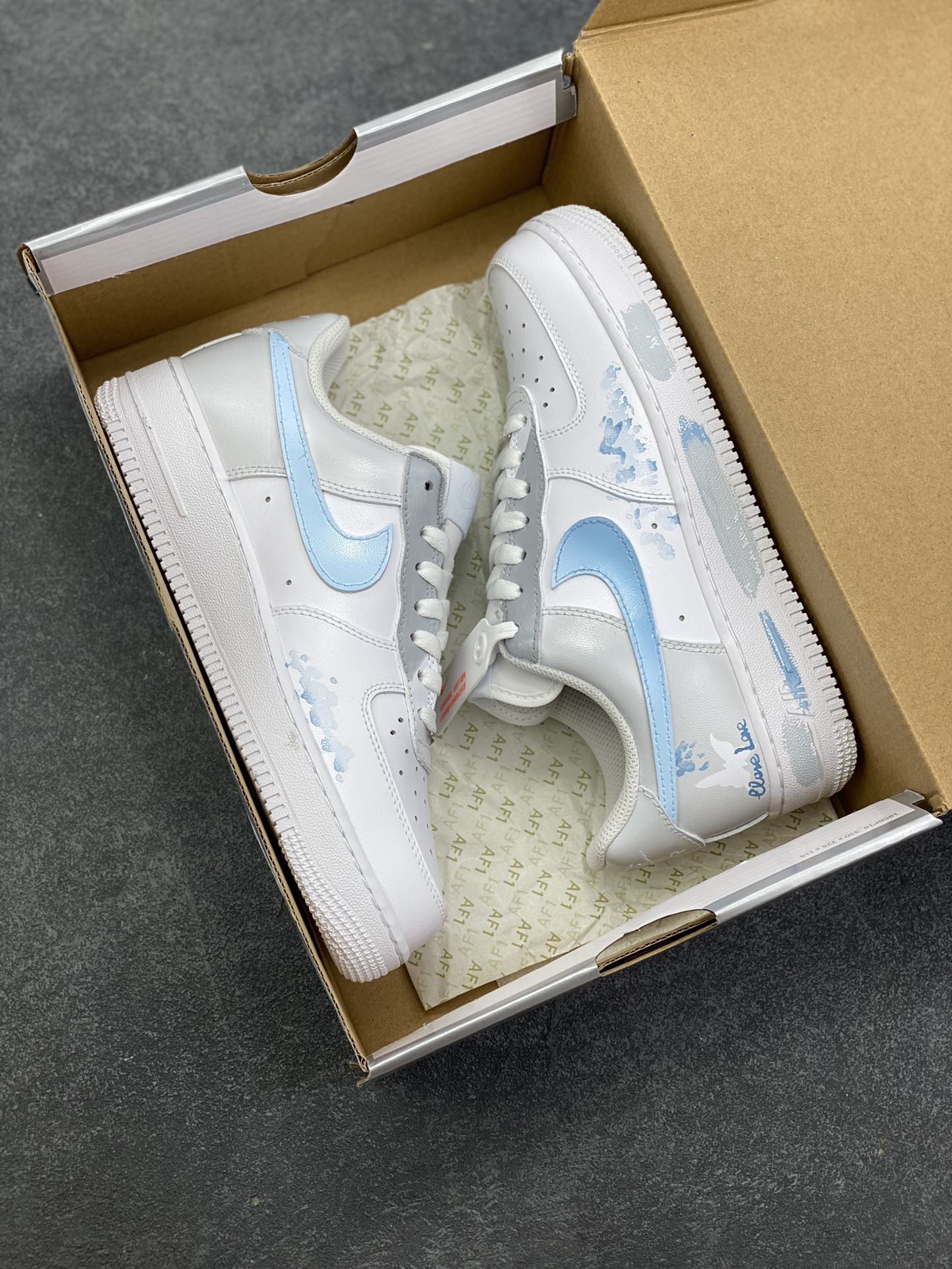 图片[9]-【定制球鞋】纯手工绘画Nike Air Force 1 空军一号 手绘 蝴蝶梦境 防滑耐磨 低帮 板鞋 男女同款 白黑色折边针车 工艺难度大 原楦头原纸板 原装鞋盒 定制五金配件 内置全掌气垫 原厂鞋底 货号：CW2288-111 尺码：36 36.5 37.5 38 38.5 39 40 405. 41 42 42.5 43 44 44.5 45-选品中心