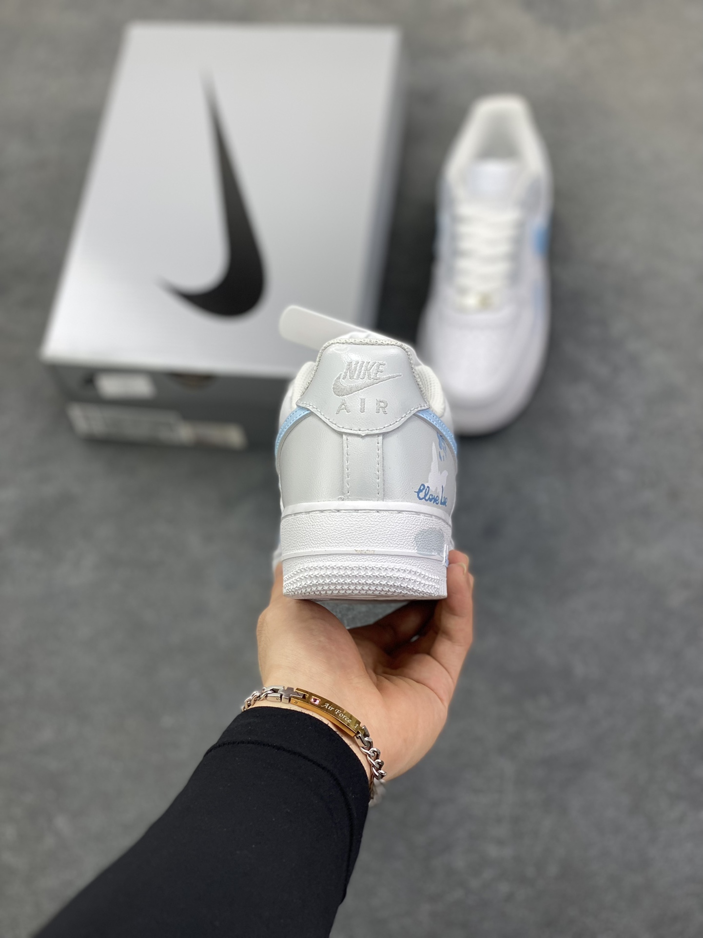 图片[4]-【定制球鞋】纯手工绘画Nike Air Force 1 空军一号 手绘 蝴蝶梦境 防滑耐磨 低帮 板鞋 男女同款 白黑色折边针车 工艺难度大 原楦头原纸板 原装鞋盒 定制五金配件 内置全掌气垫 原厂鞋底 货号：CW2288-111 尺码：36 36.5 37.5 38 38.5 39 40 405. 41 42 42.5 43 44 44.5 45-选品中心