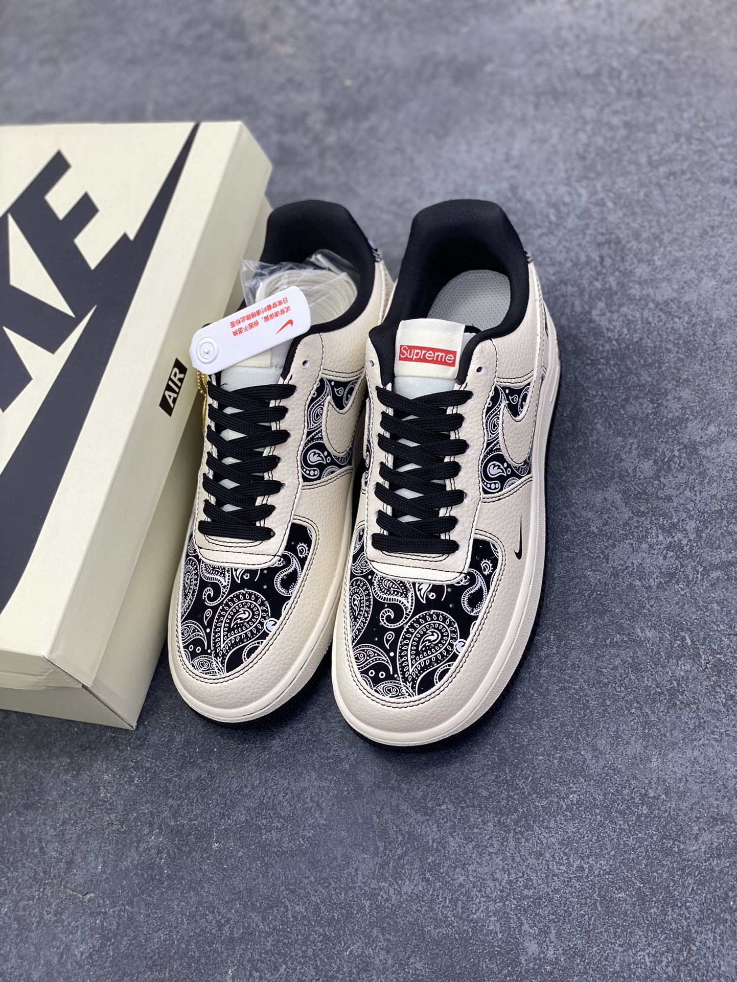 图片[8]-NIke Air Force 1 \’07 Low 腰果花–经典白黑 空军一号低帮 运动鞋 休闲鞋 折边针车 工艺难度大 原楦头原纸板 高级牛仔 原装鞋盒 原厂鞋底 超高清洁度 细节完美 货号：ZD1988-005 尺码：36 36.5 37.5 38 38.5 39 40 40.5 41 42 42.5 43 44 44.5 45-选品中心