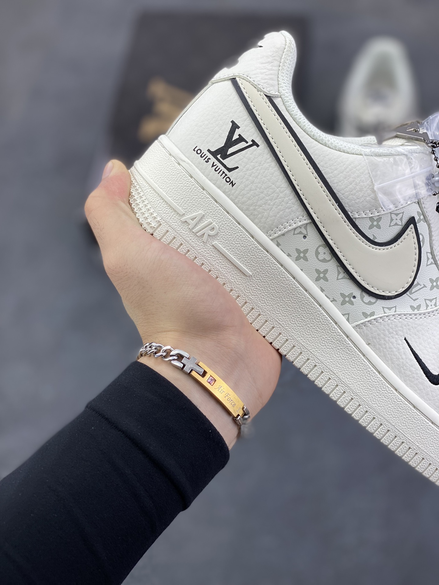 图片[6]-NIke Air Force 1 \’07 Low “LV联名——米白小黑勾”空军一号 低帮 运动鞋 休闲鞋 折边针车 工艺难度大 原楦头原纸板 原装鞋盒 定制五金配件 内置全掌气垫 原厂鞋底 货号：CS5288-035 尺码：36 36.5 37.5 38 38.5 39 40 40.5 41 42 42.5 43 44 44.5 45-选品中心