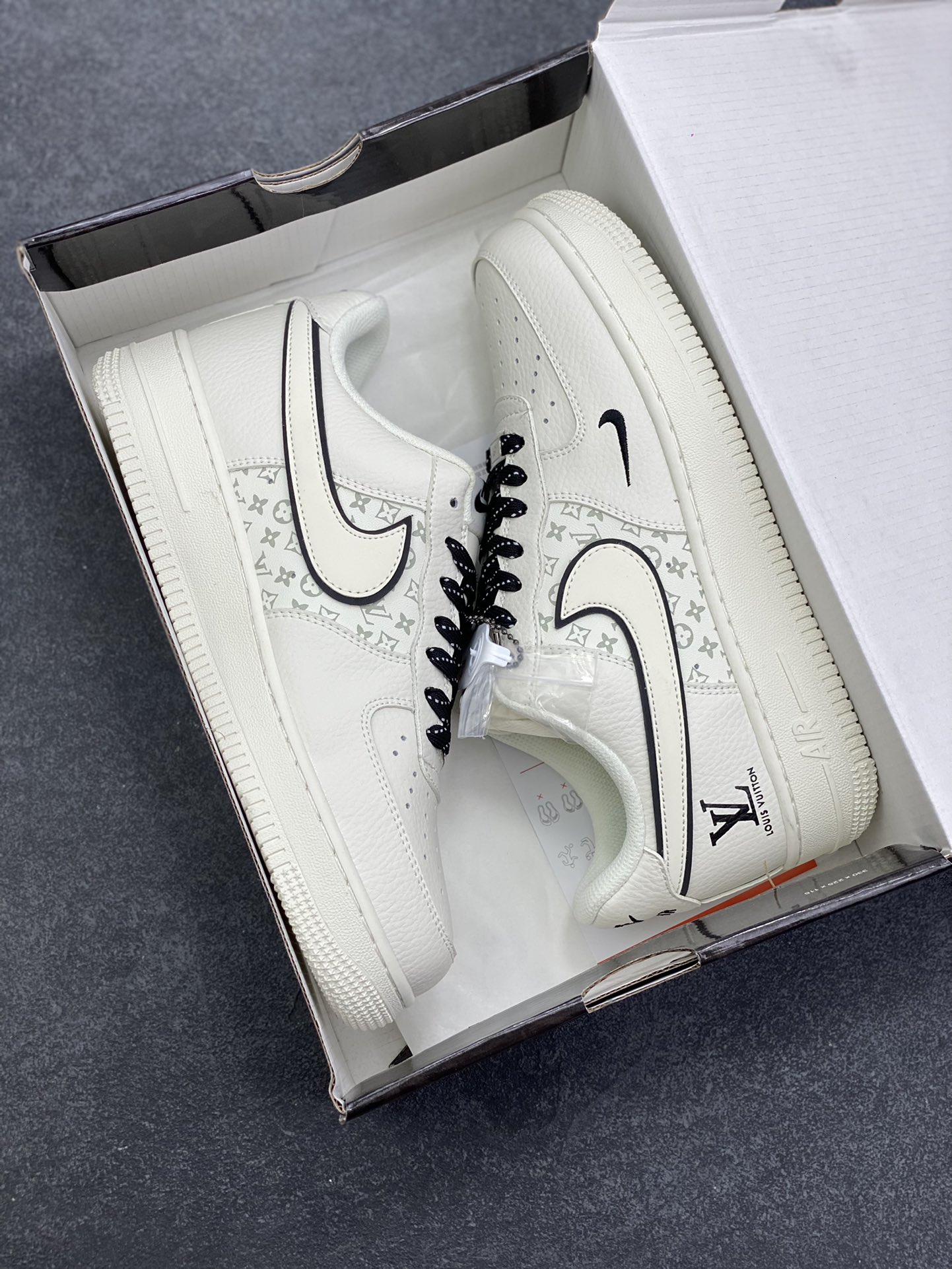图片[9]-NIke Air Force 1 \’07 Low “LV联名——米白小黑勾”空军一号 低帮 运动鞋 休闲鞋 折边针车 工艺难度大 原楦头原纸板 原装鞋盒 定制五金配件 内置全掌气垫 原厂鞋底 货号：CS5288-035 尺码：36 36.5 37.5 38 38.5 39 40 40.5 41 42 42.5 43 44 44.5 45-选品中心
