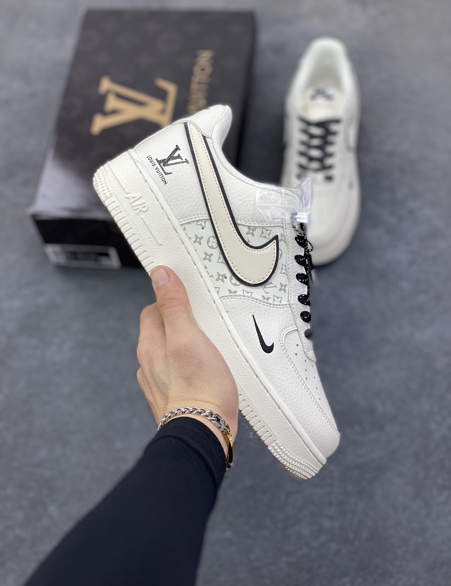 NIke Air Force 1 \'07 Low “LV联名——米白小黑勾”空军一号 低帮 运动鞋 休闲鞋 折边针车 工艺难度大 原楦头原纸板 原装鞋盒 定制五金配件 内置全掌气垫 原厂鞋底 货号：CS5288-035 尺码：36 36.5 37.5 38 38.5 39 40 40.5 41 42 42.5 43 44 44.5 45-选品中心