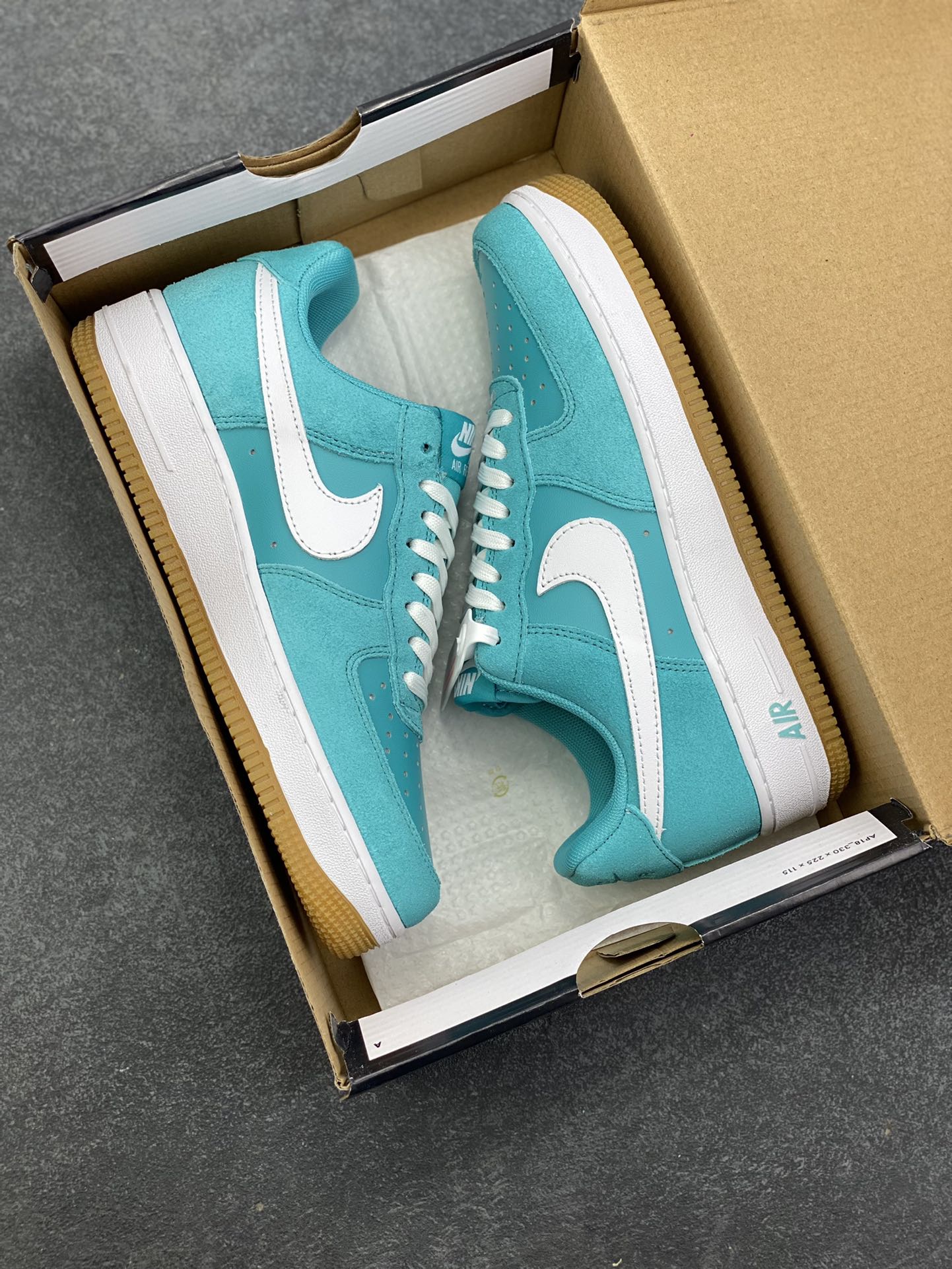 图片[9]-Nike Air Force 1 Low 蓝白 空军一号低帮运动休闲板鞋 原楦头原纸板 打造纯正空军版型 专注外贸渠道 全掌内置蜂窝气垫 原盒配件 原厂中底钢印、拉帮完美 货号：IB6388-301 尺码：36 36.5 37.5 38 38.5 39 40 40.5 41 42 42.5 43 44 44.5 45-选品中心