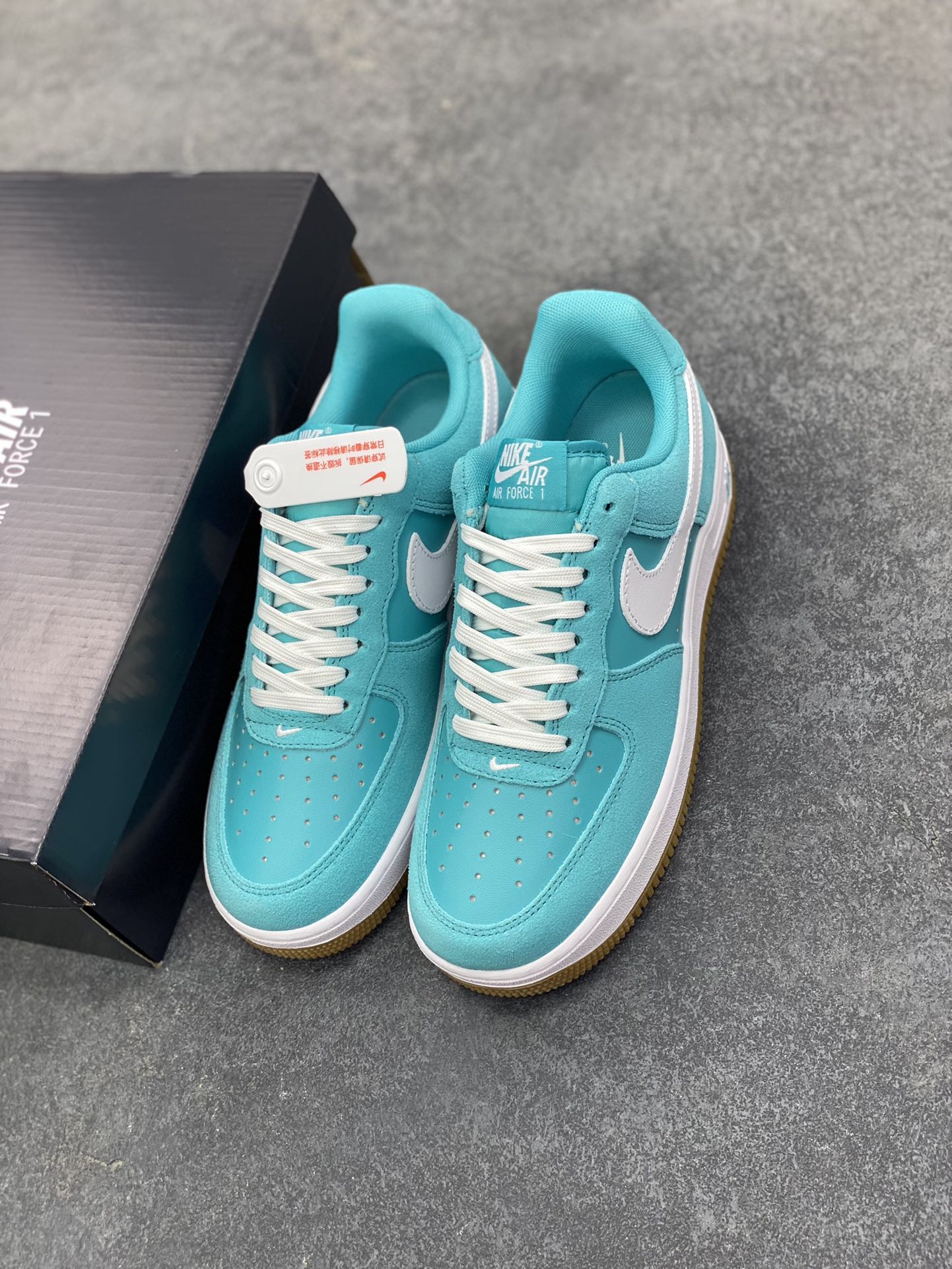 图片[8]-Nike Air Force 1 Low 蓝白 空军一号低帮运动休闲板鞋 原楦头原纸板 打造纯正空军版型 专注外贸渠道 全掌内置蜂窝气垫 原盒配件 原厂中底钢印、拉帮完美 货号：IB6388-301 尺码：36 36.5 37.5 38 38.5 39 40 40.5 41 42 42.5 43 44 44.5 45-选品中心