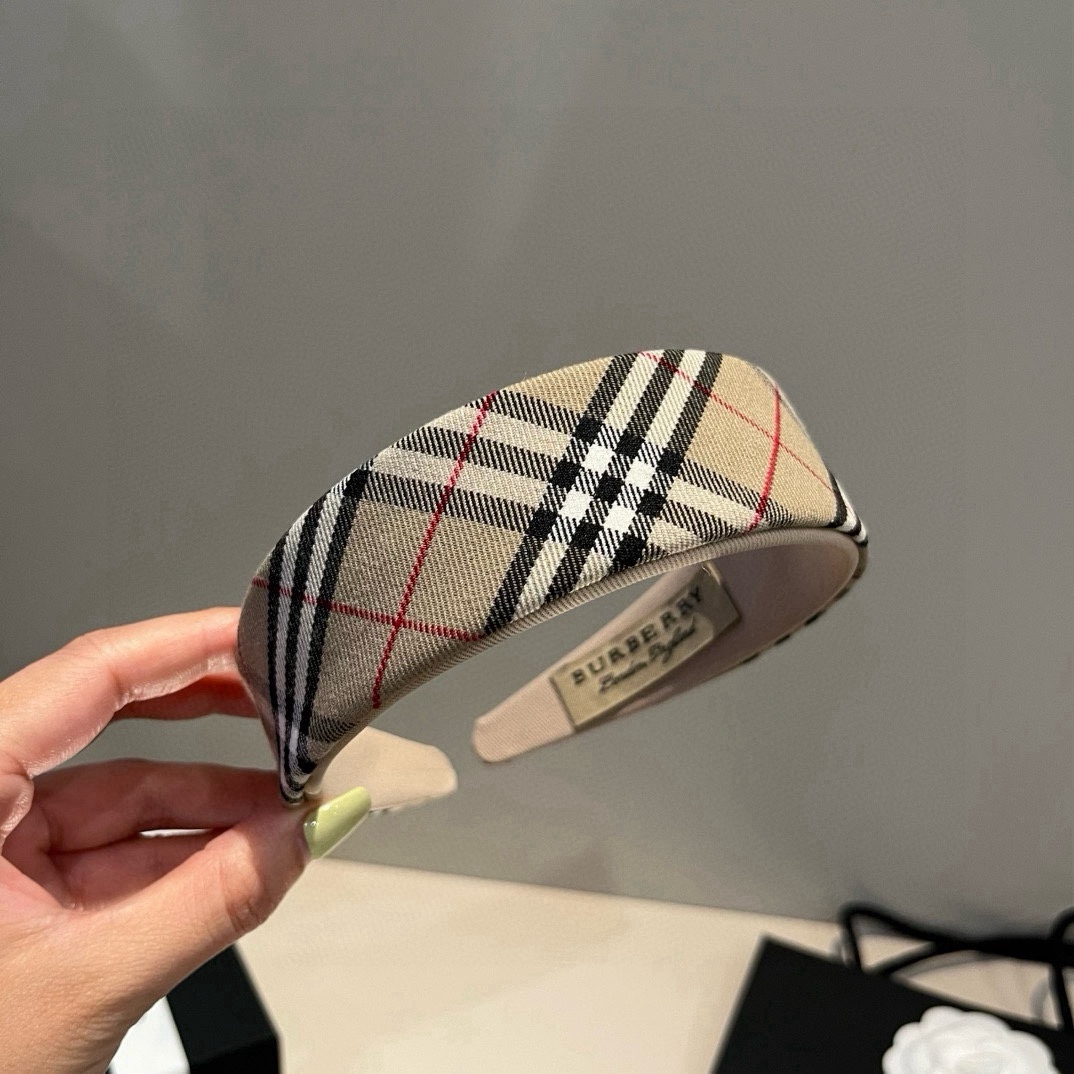 🆕


巴宝莉新款发箍