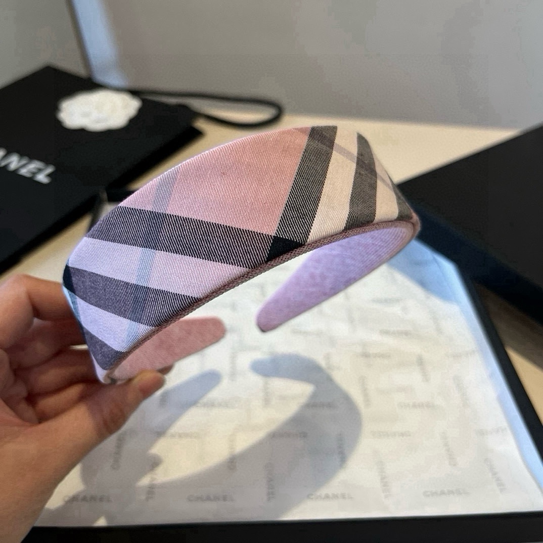 🆕

Burberry巴宝莉格子发箍，超嗲粉色