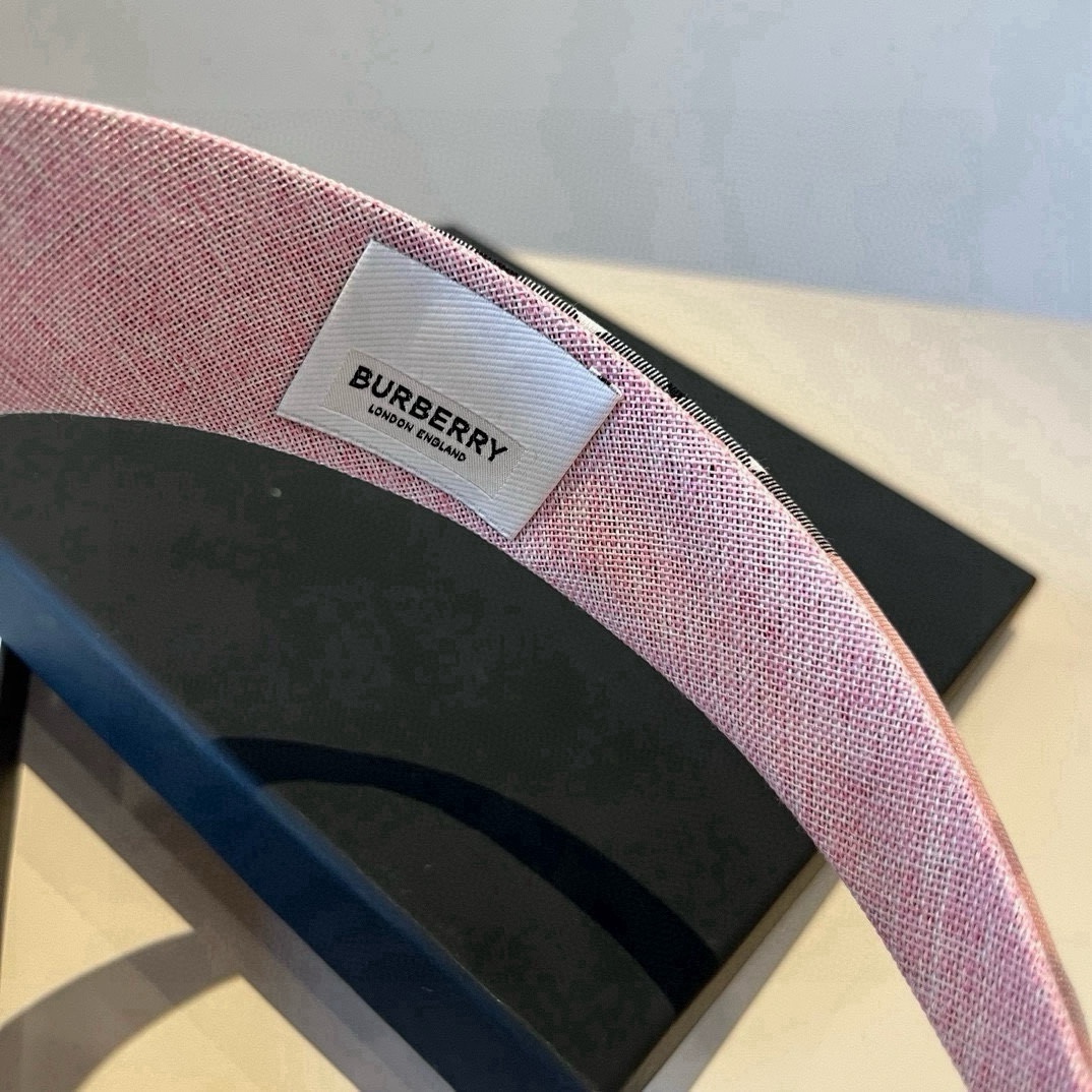 🆕

Burberry巴宝莉格子发箍，超嗲粉色