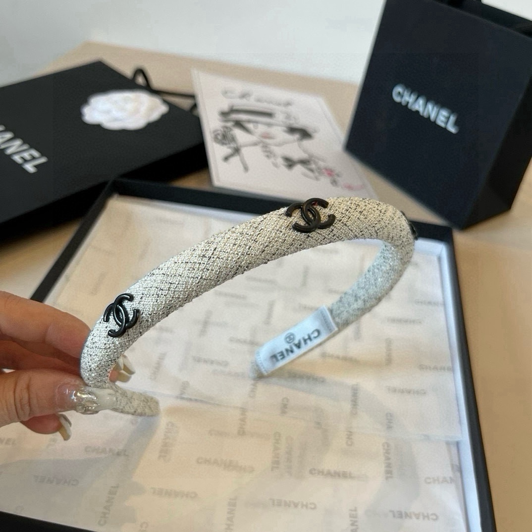 🆕

Chanel香奈儿发箍 经典小香头箍