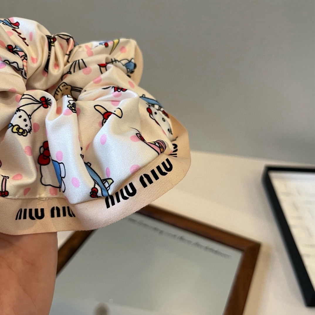 🆕

缪缪miumiu新款发圈